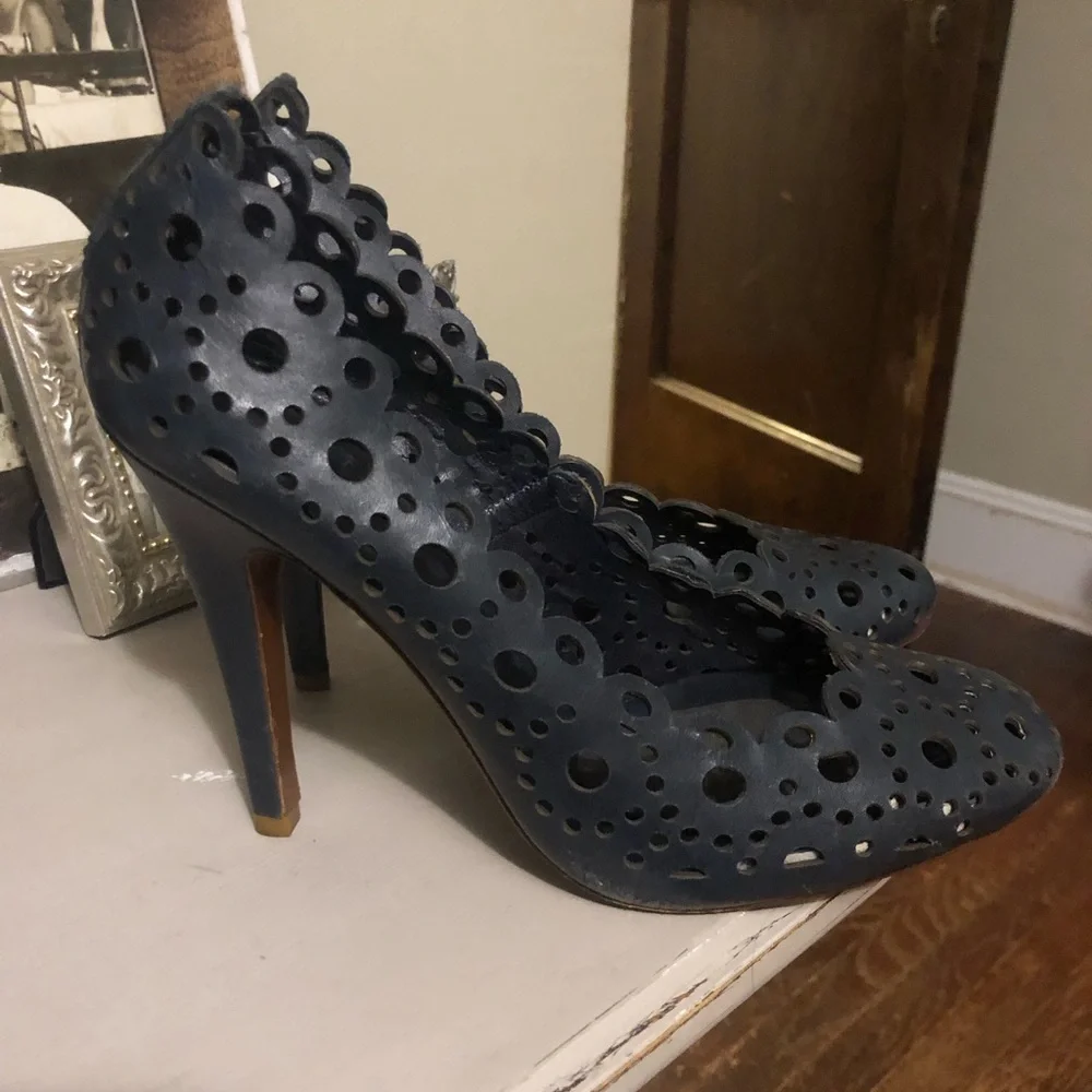 Tory Burch Verity Laser Cut Navy Blue Leather Pump 10.5